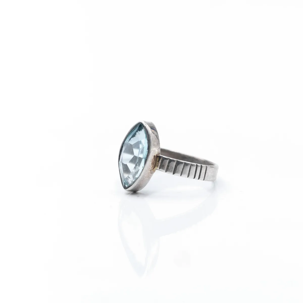 Inel oval ascutit dungi topaz.albastru Argint