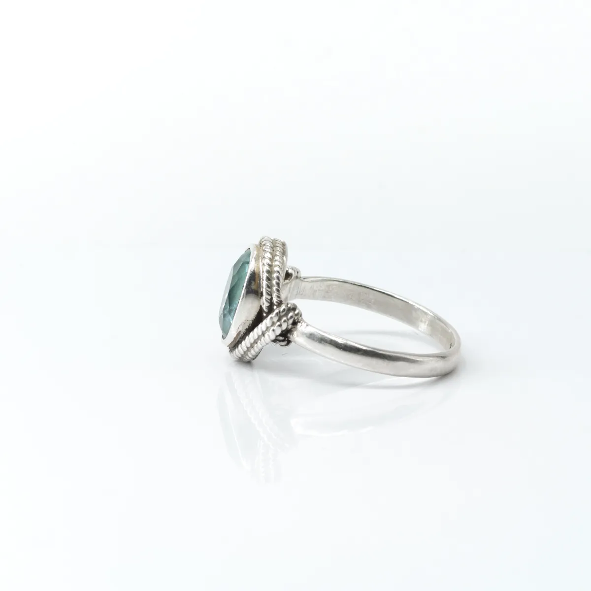 Inel oval sarma topaz albastru Argint