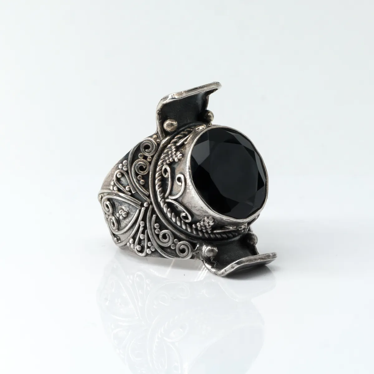 Inel rotund broderie India onix Argint