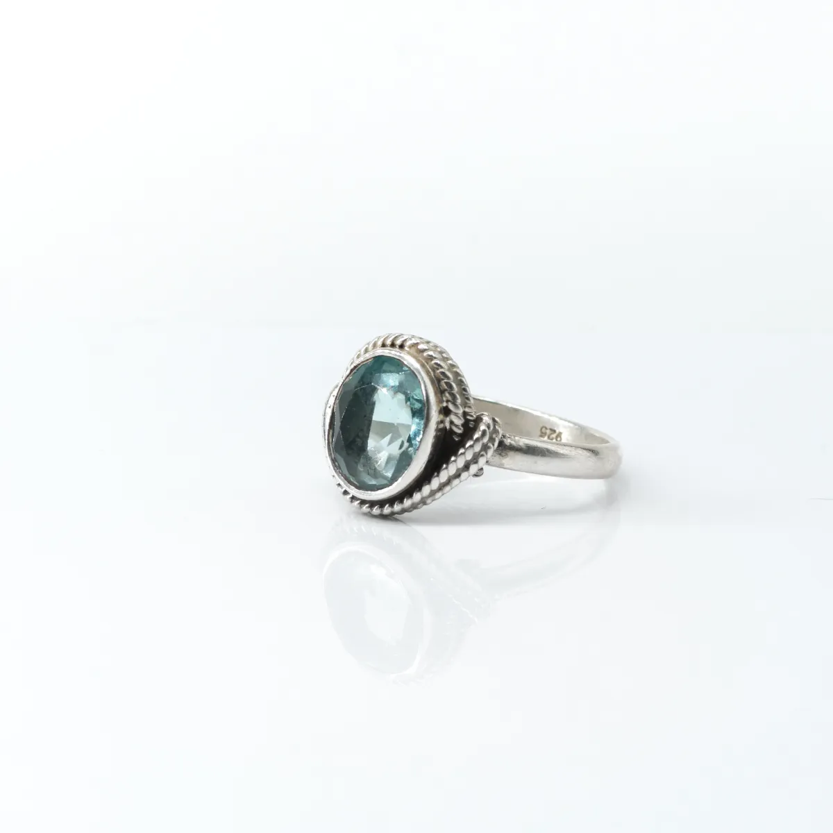 Inel oval sarma topaz albastru Argint