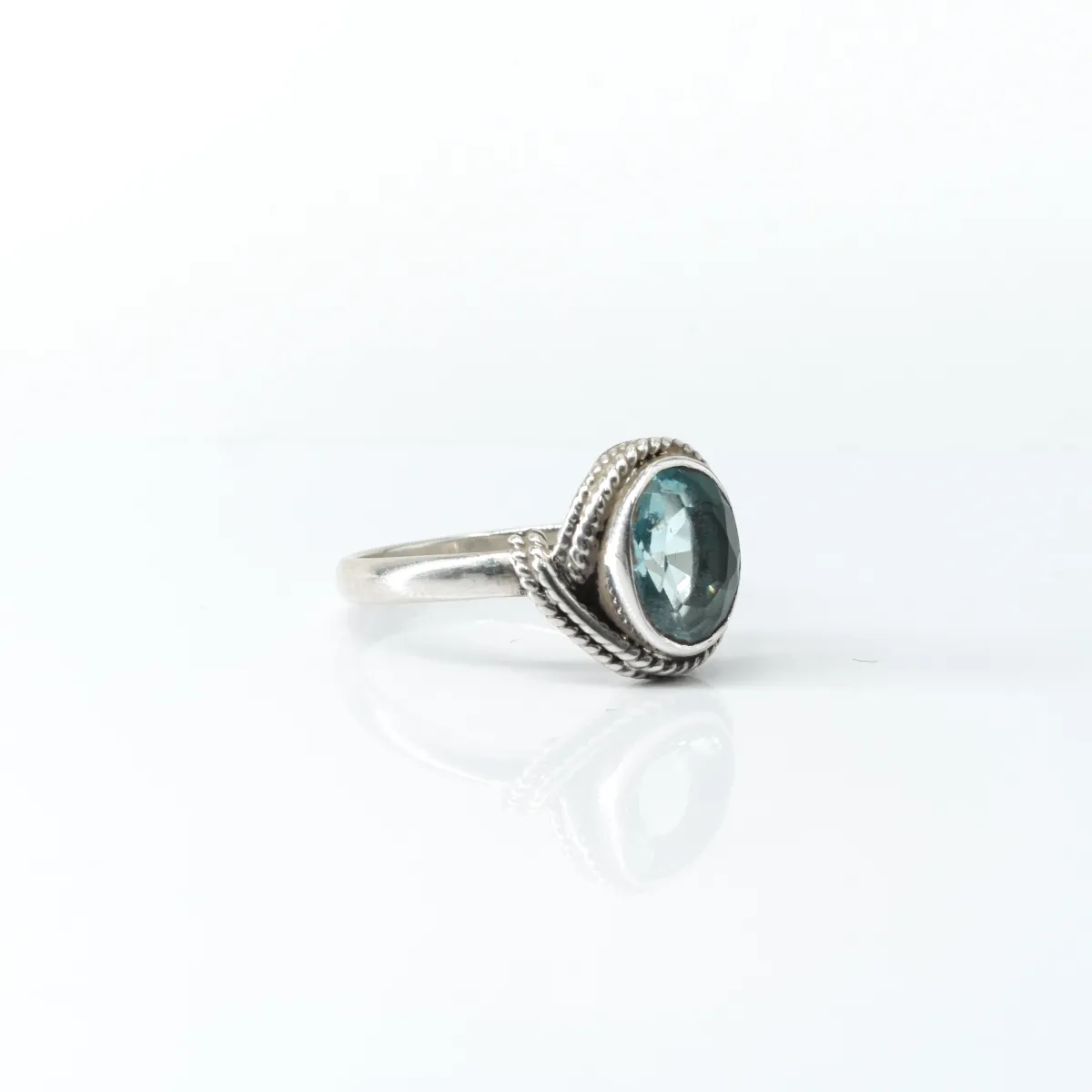 Inel oval sarma topaz albastru Argint