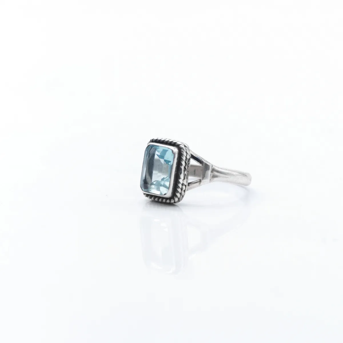 Inel piatra dreptunghiulara topaz bleu Argint