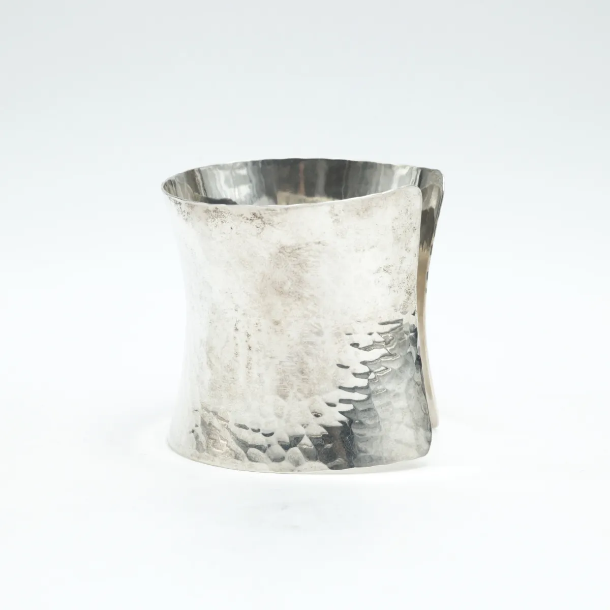 Bratara fixa concava hammered 6cm Argint