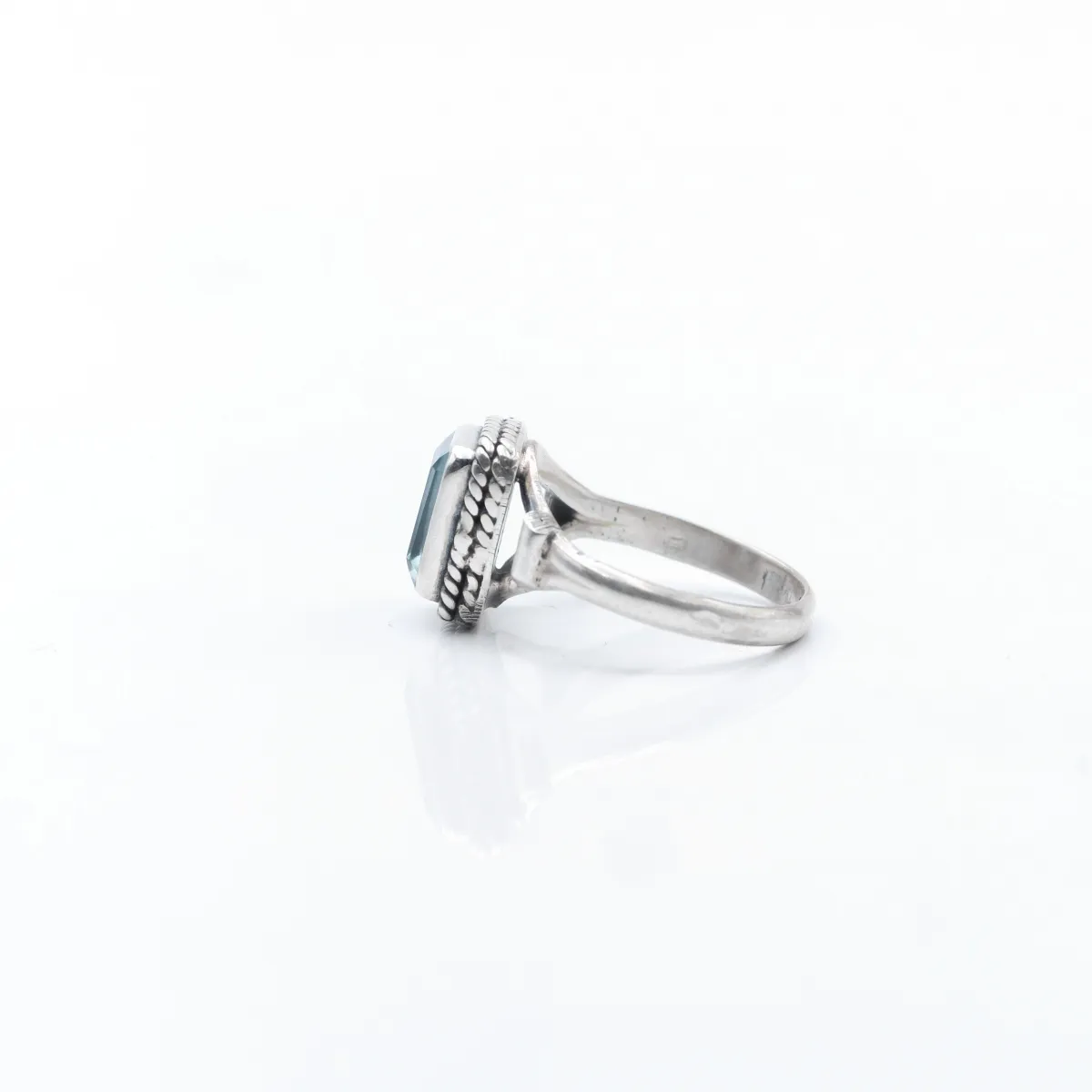Inel piatra dreptunghiulara topaz bleu Argint