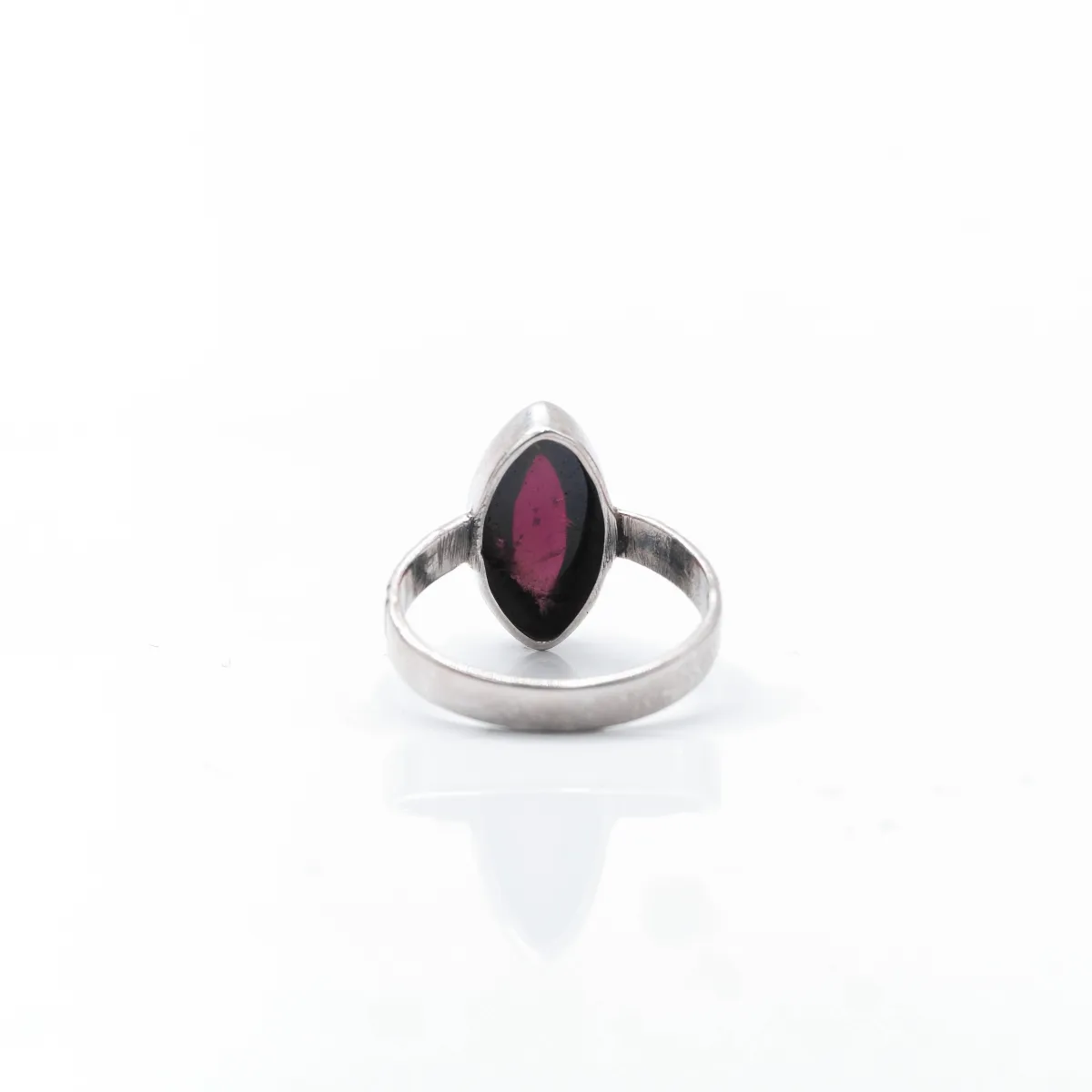 Inel oval ascutit dungi granat Argint