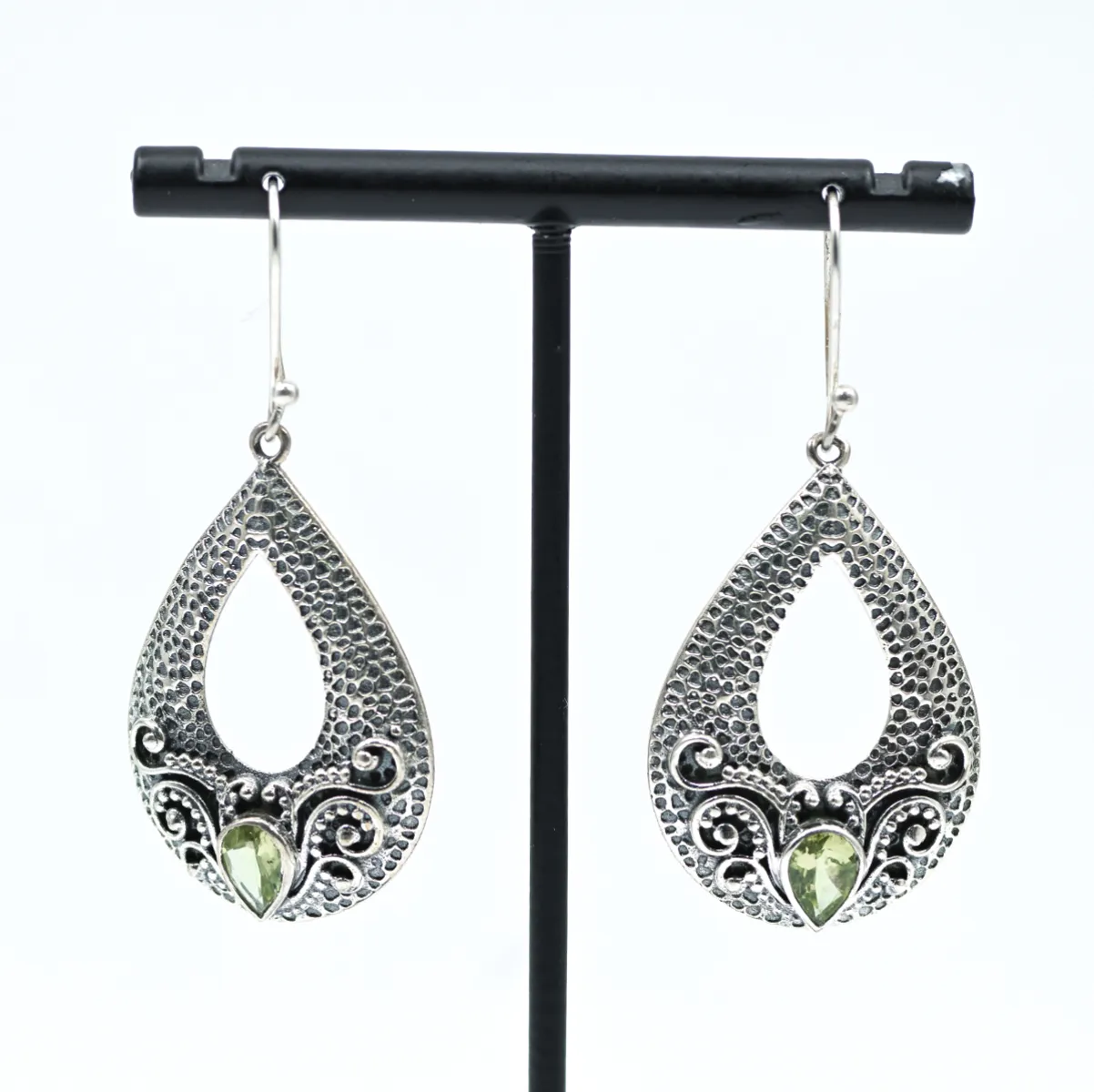 Cercei picatura hammered peridot Argint
