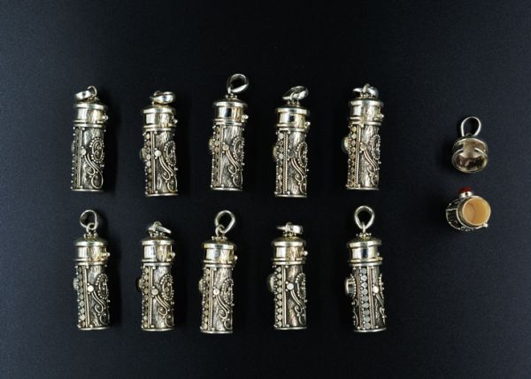 Pandantiv caseta cilindru broderie Argint
