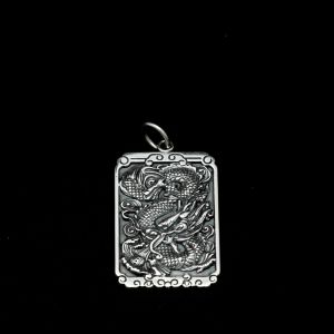 Pandantiv placuta dragon mantra Argint