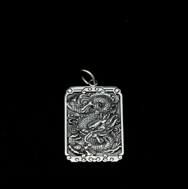 Pandantiv placuta dragon mantra Argint