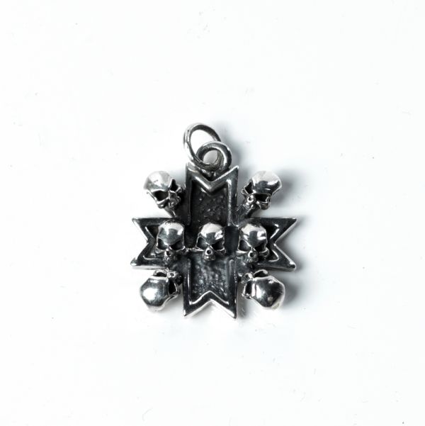 Pandantiv cruce 7 cranii Argint